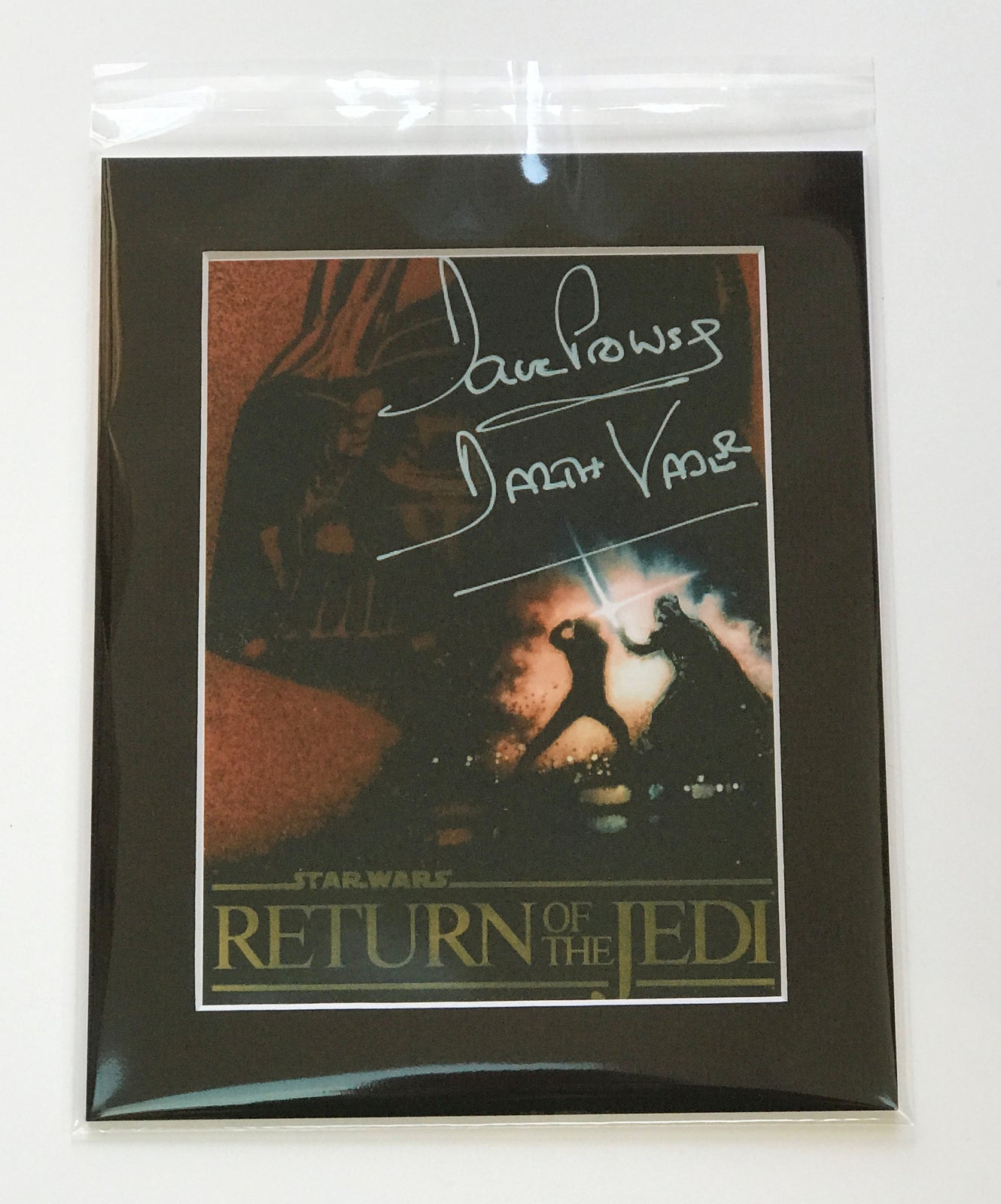 A DAVE PROWSE Darth Vader Signed Repro Signed print for a Star Wars fan