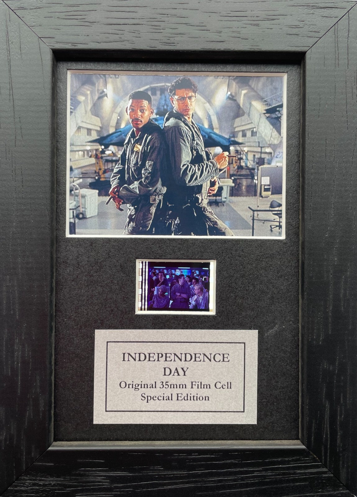 Hand crafted display featuring original Mini filmcells for INDEPENDENCE DAY fans