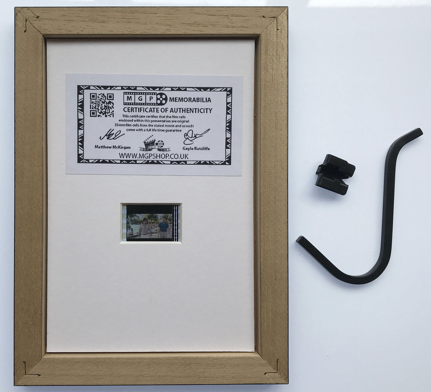 SCARFACE (Al Pacino) Original Mini 35mm Film Cell set in Quality Wood Frame + COA