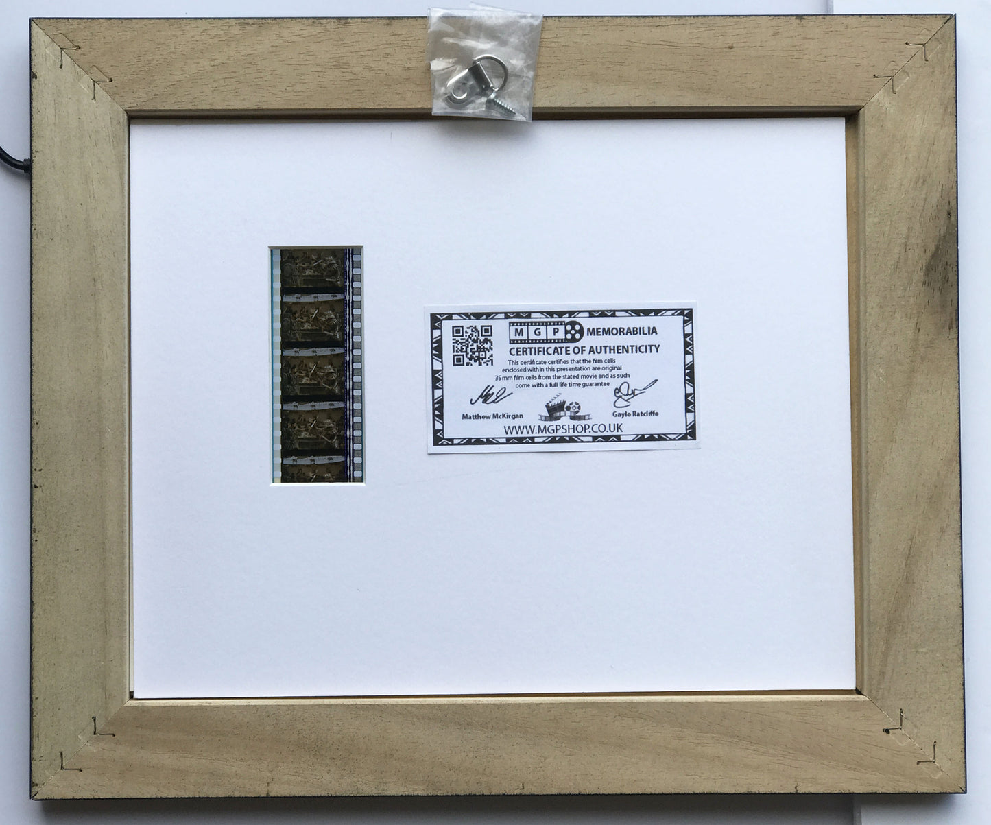 Handmade display featuring original 35mm film cells for GLADIATOR fans + COA v1