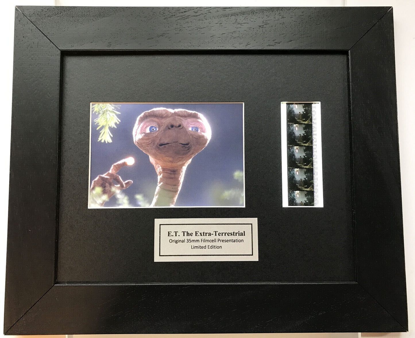 E.T The EXTRA-TERRESTRIAL Original 35mm Film Cells set in Quality Wood Frame v2