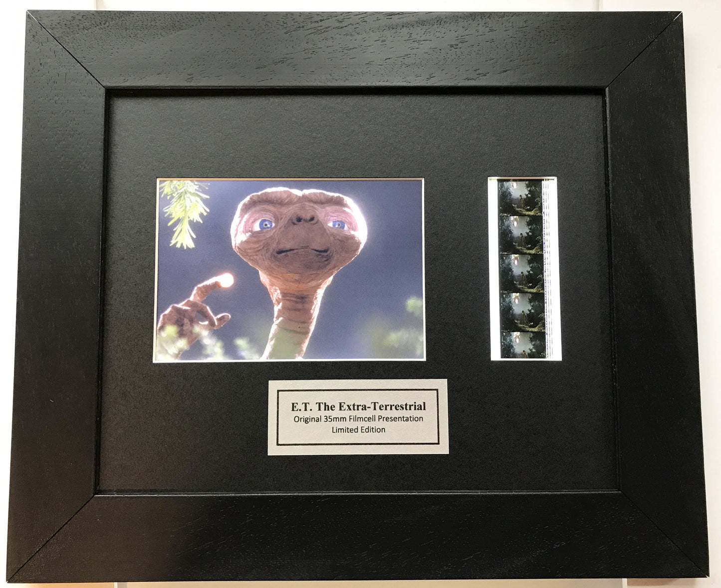 E.T The EXTRA-TERRESTRIAL Original 35mm Film Cells set in Quality Wood Frame v2