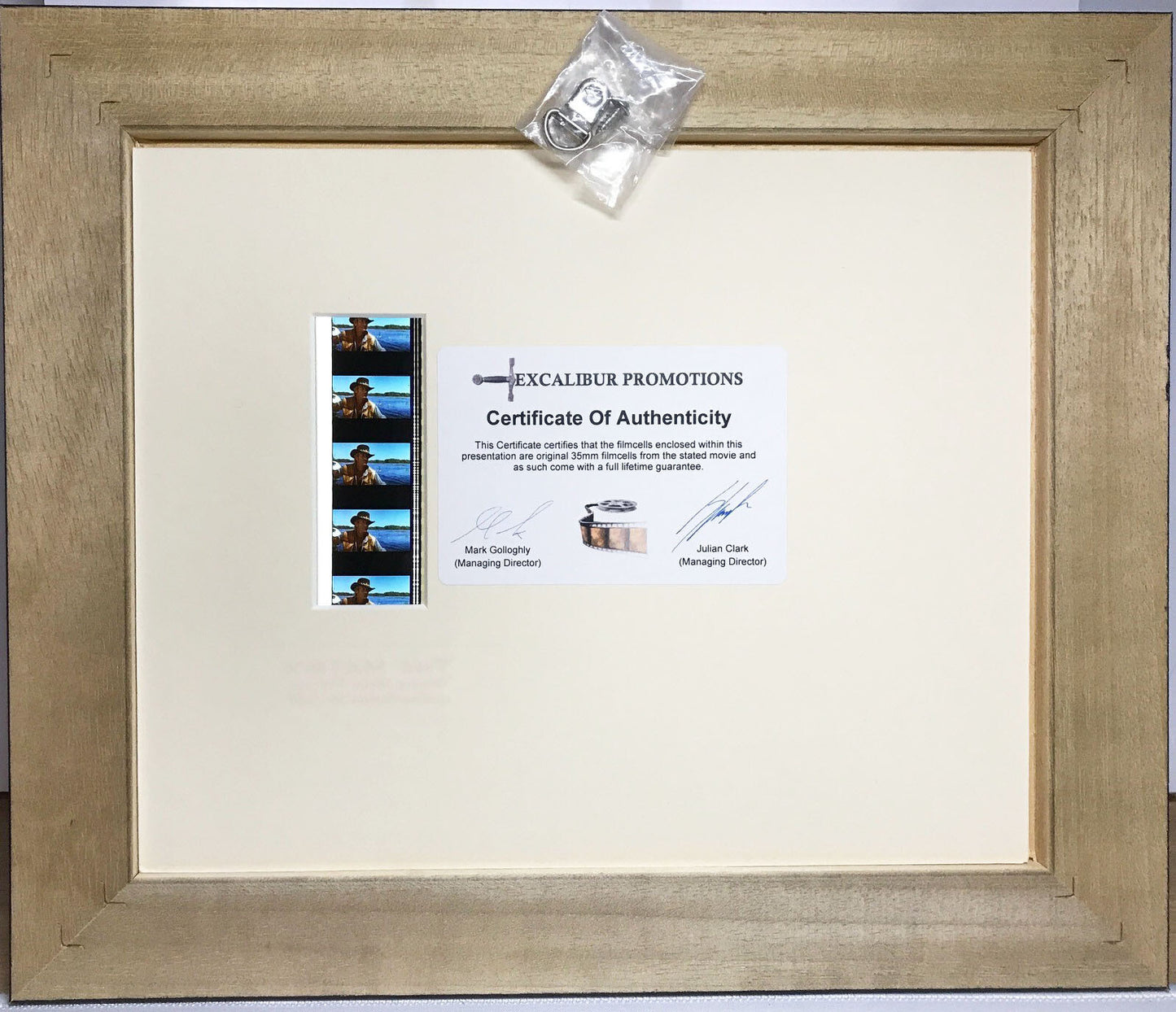Hand crafted display featuring original film cells for CROCODILE DUNDEE fans vSR