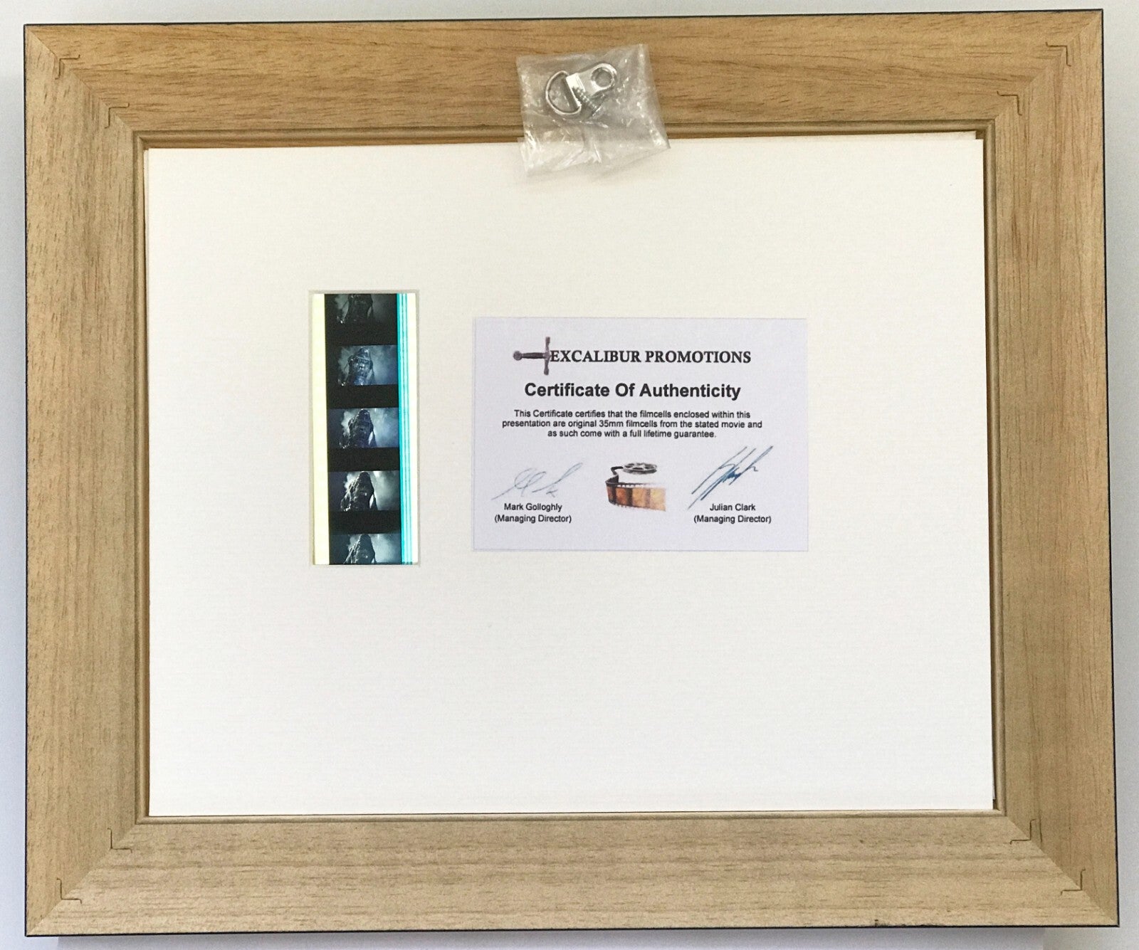 Hand crafted display featuring original 35mm film cells for ALIENS 1986 fans vSR