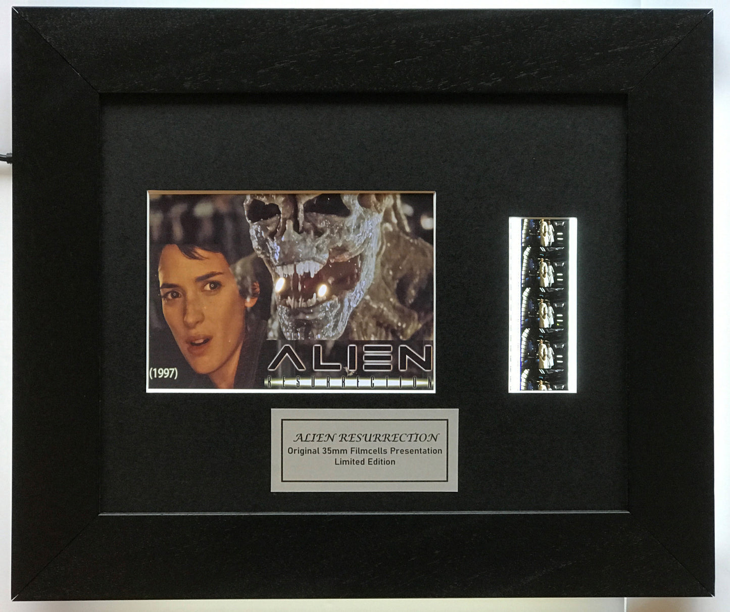 Handmade display inc original 35mm film cells for ALIEN RESURRECTION fans v2