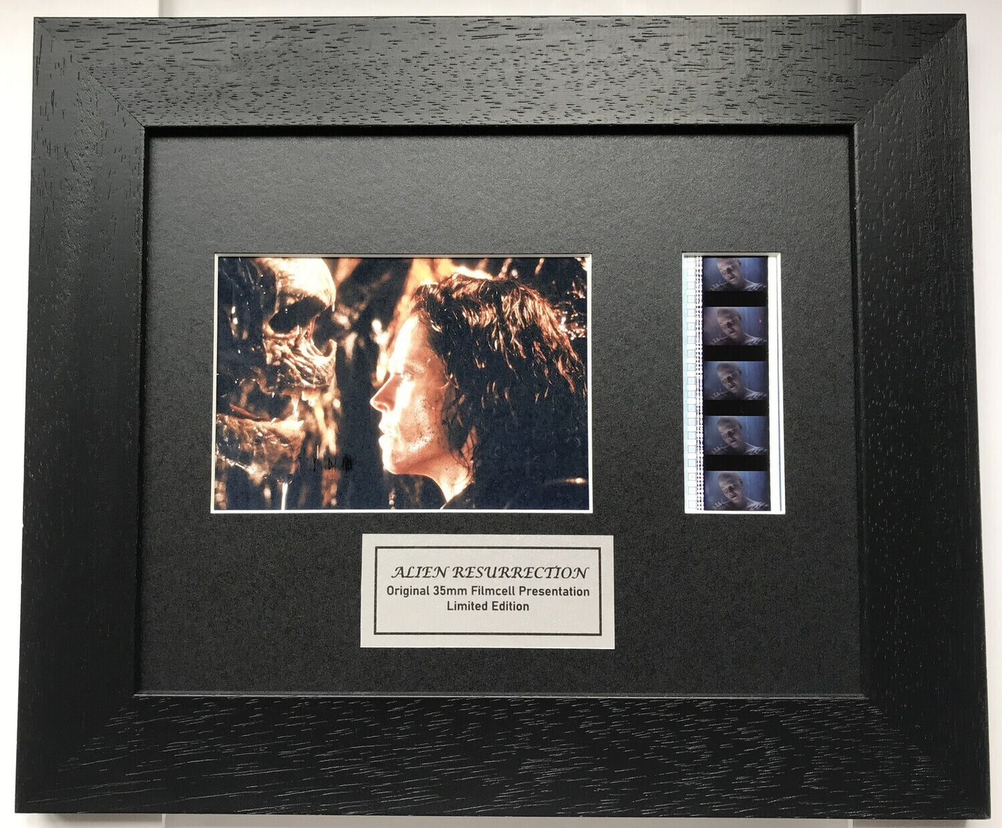 Handmade display inc original 35mm film cells for ALIEN RESURRECTION fans v1