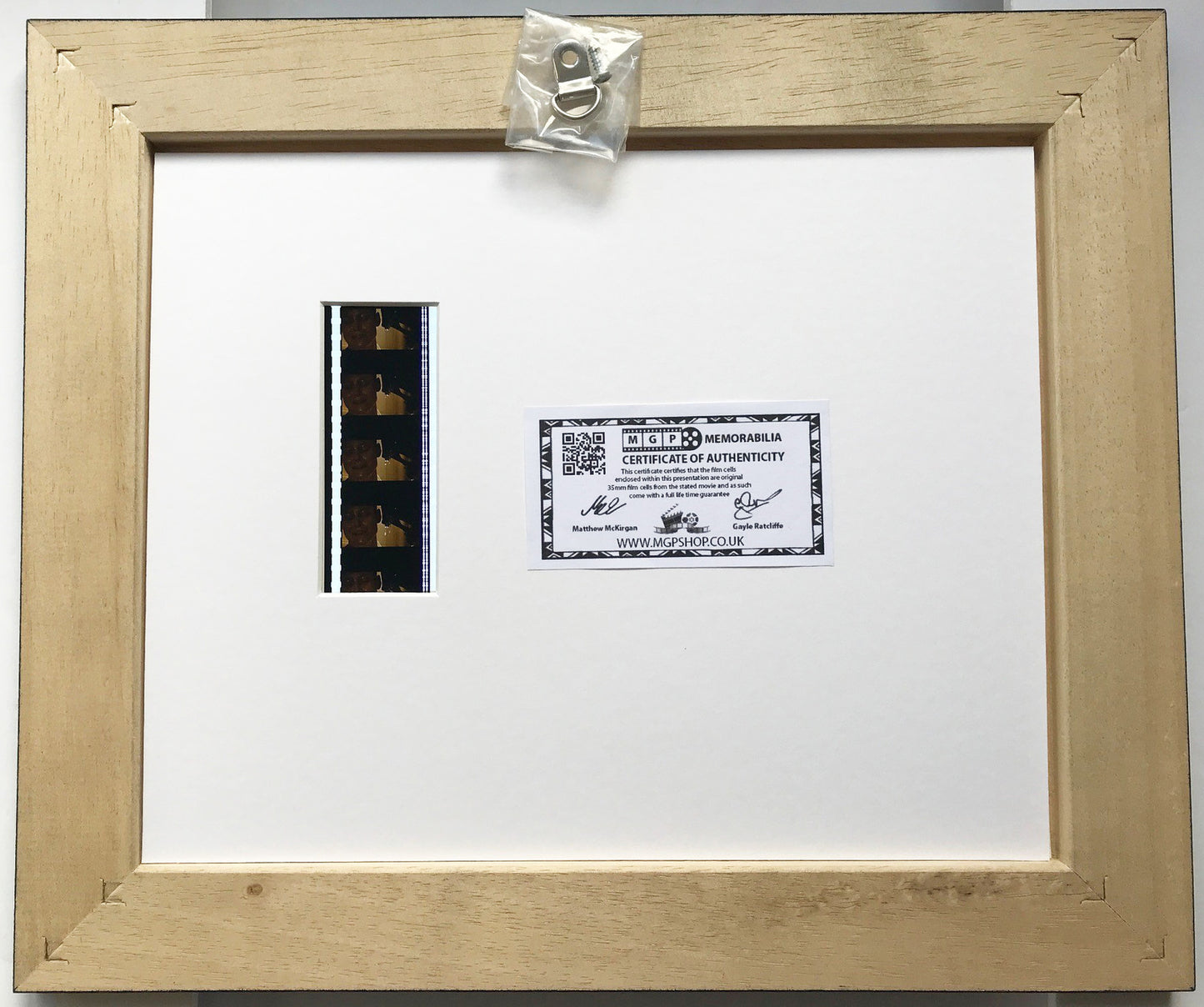 Hand crafted display featuring original 35mm film cells for ALIEN 3 fans v1