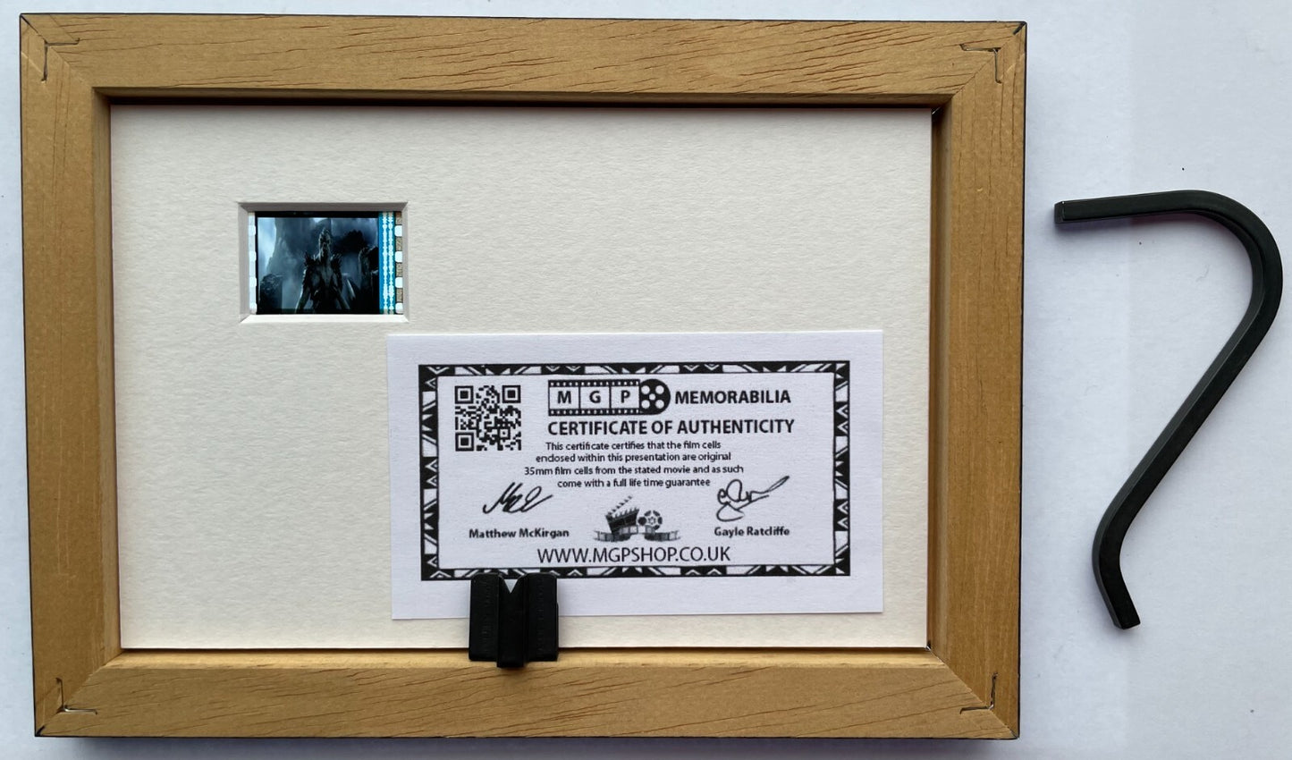 Hand crafted display featuring original Mini filmcell for The Hobbit fans vBFA