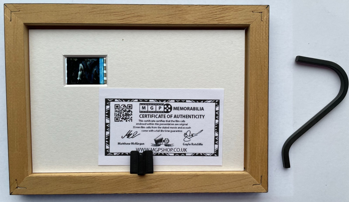 Hand crafted display featuring original Mini film cells for The Hobbit fans vAUJ
