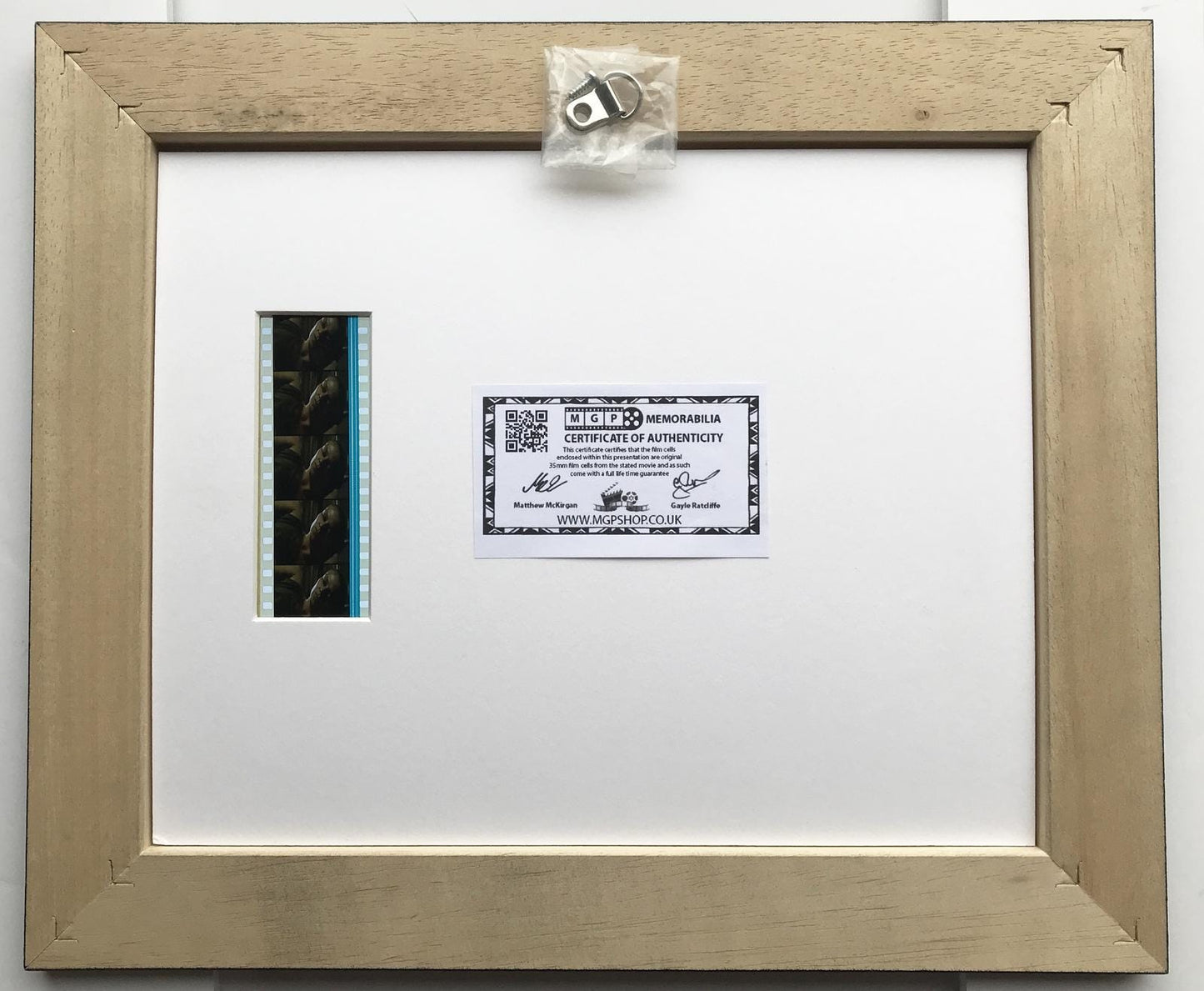 Hand crafted display featuring original 35mm film cells for ALIEN 3 fans v2