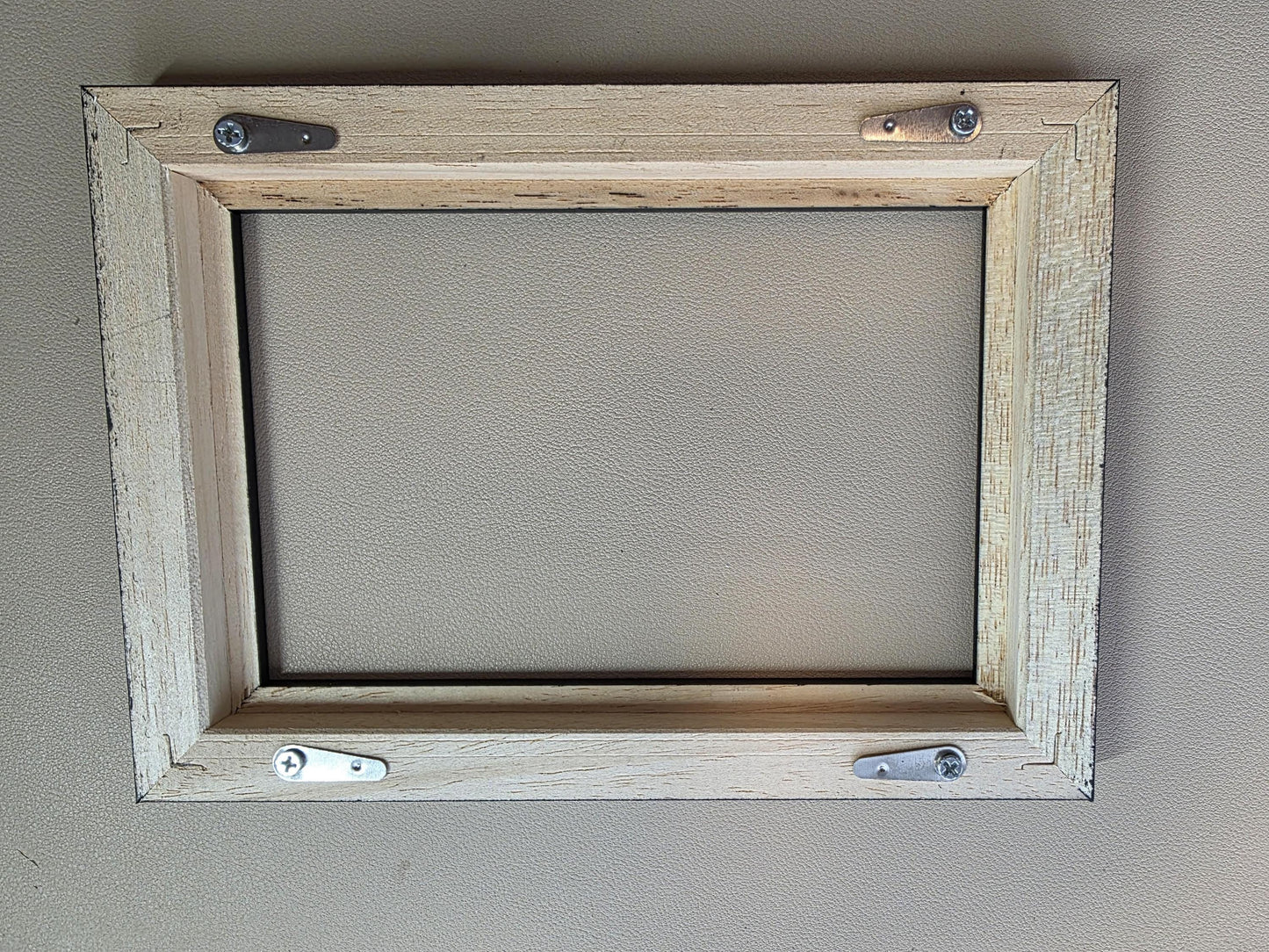 Quality wood frame in two sizes, either 130mm x 180mm or 325mm x 275mm
